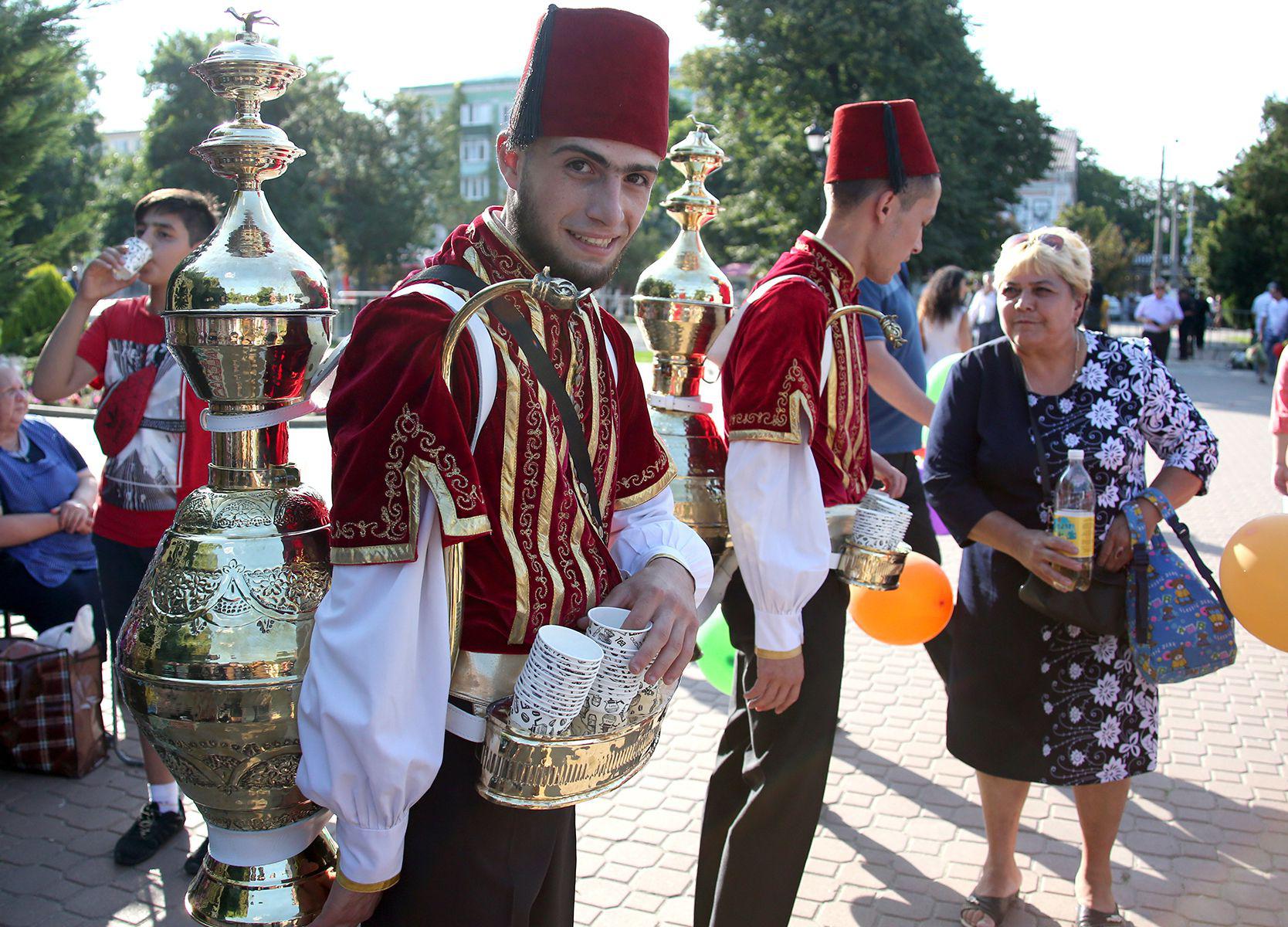 Праздник байрам. Праздник в Москве байрам 2021. Праздники в Турции. Байрам праздниккартинуи. Кукей байрам.